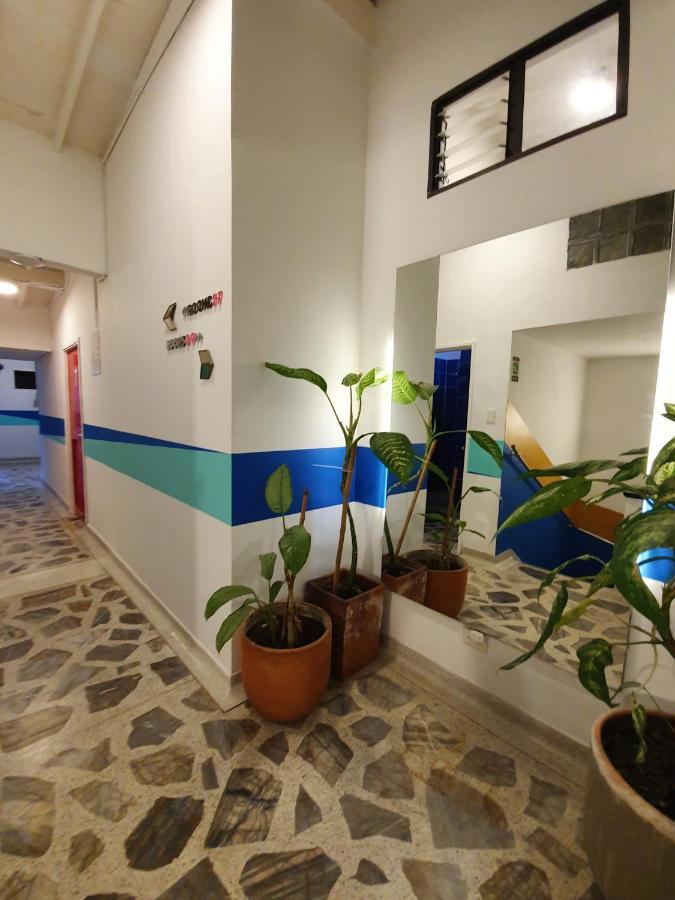 La Playa Hostel & Rooftop Medellin Ngoại thất bức ảnh